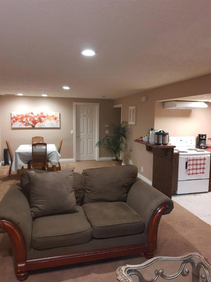 Cozy Home With Comfortable Beds And Fully Equipped Kitchen 15 Mins Drive From Airport, Downtown, Sait And U Of C And 80 Min Drive To Banff YYC Dış mekan fotoğraf