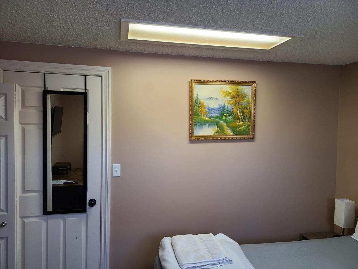 Cozy Home With Comfortable Beds And Fully Equipped Kitchen 15 Mins Drive From Airport, Downtown, Sait And U Of C And 80 Min Drive To Banff YYC Dış mekan fotoğraf