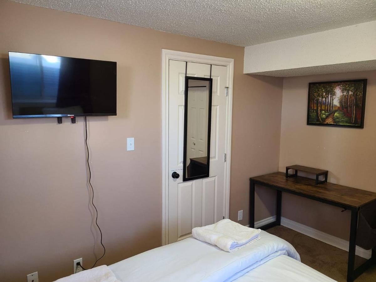 Cozy Home With Comfortable Beds And Fully Equipped Kitchen 15 Mins Drive From Airport, Downtown, Sait And U Of C And 80 Min Drive To Banff YYC Dış mekan fotoğraf