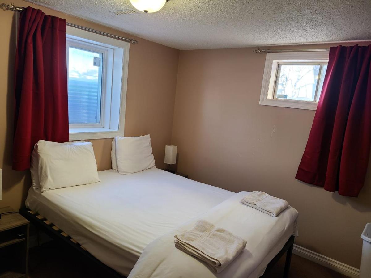 Cozy Home With Comfortable Beds And Fully Equipped Kitchen 15 Mins Drive From Airport, Downtown, Sait And U Of C And 80 Min Drive To Banff YYC Dış mekan fotoğraf