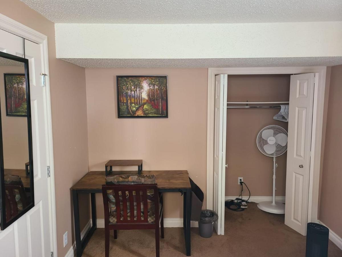 Cozy Home With Comfortable Beds And Fully Equipped Kitchen 15 Mins Drive From Airport, Downtown, Sait And U Of C And 80 Min Drive To Banff YYC Dış mekan fotoğraf